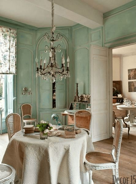 small vintage dining room design 2023